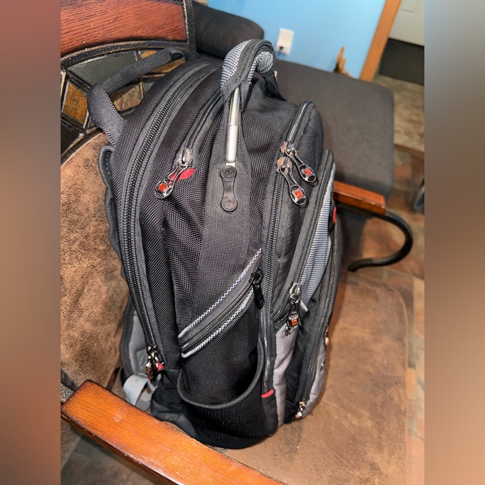 Swiss Gear Laptop Luggagee Carry On Backpack - Picture 4 of 14